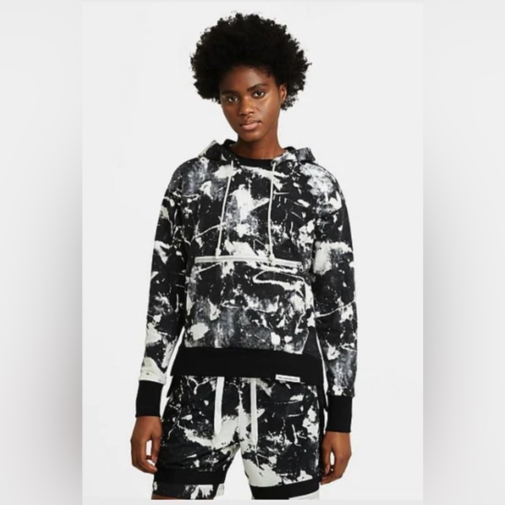Nike Dri-Fit Swoosh Fly Standard Issue Women pullover tye dye hoodie Medium